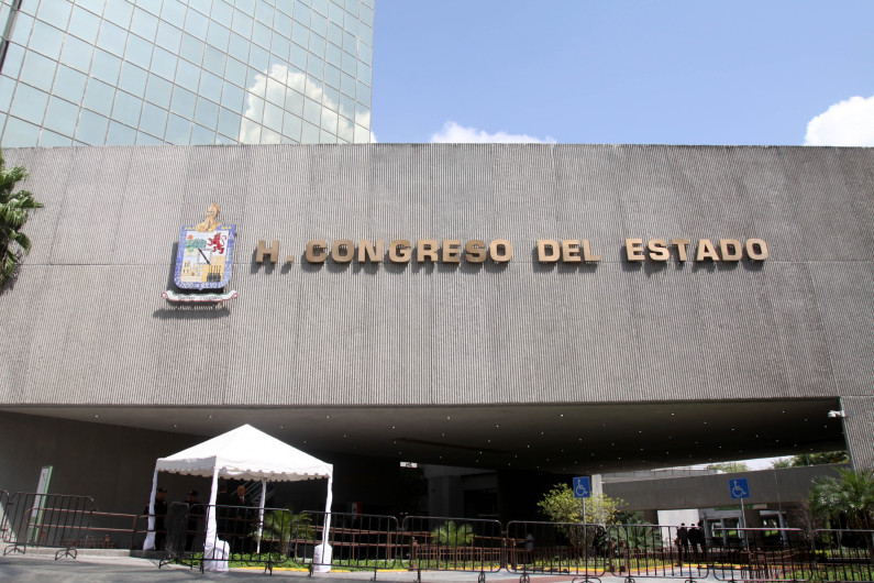 En plena contingencia diputados regios se "dan" su aguinaldo