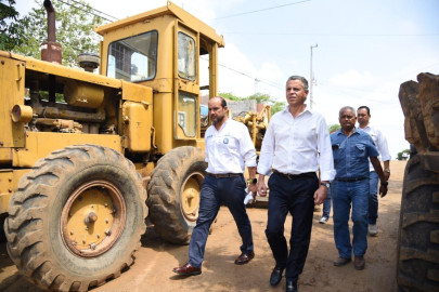 Supervisa Chucho Nader Proceso de Pavimentación de Calles