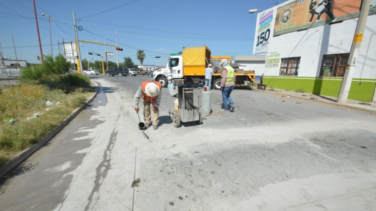 Instalan 'espiras' para agilizar tráfico en semáforos 