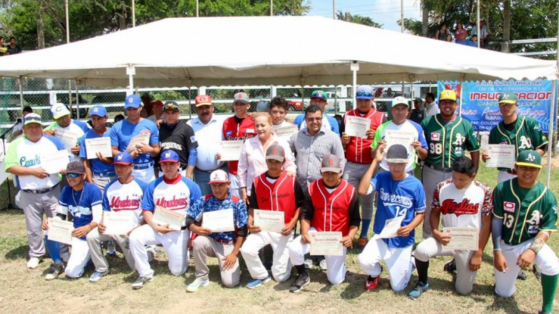 Amparán Cruz asiste y preside torneos de Beisbol
