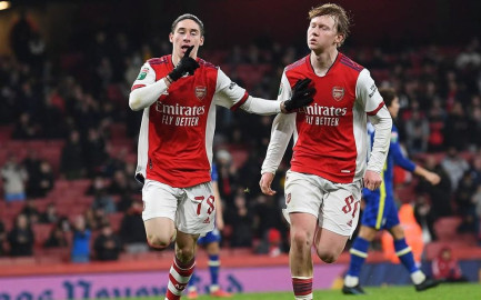 Marcelo Flores anota su primer gol con Arsenal Sub-23 en Premier League 2