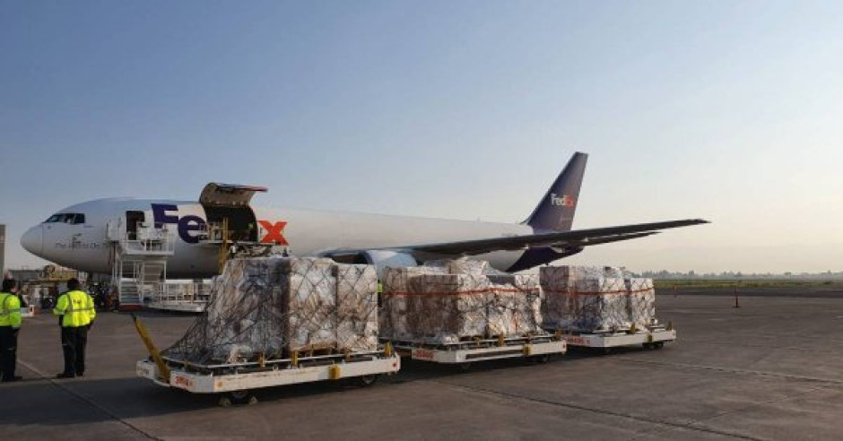 Llegan a México ventiladores comprados a EU para hacer frente a la pandemia