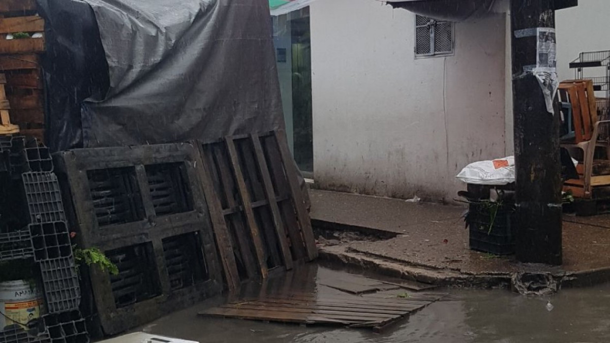 Lluvia genera inundaciones en diversas colonias de Tampico