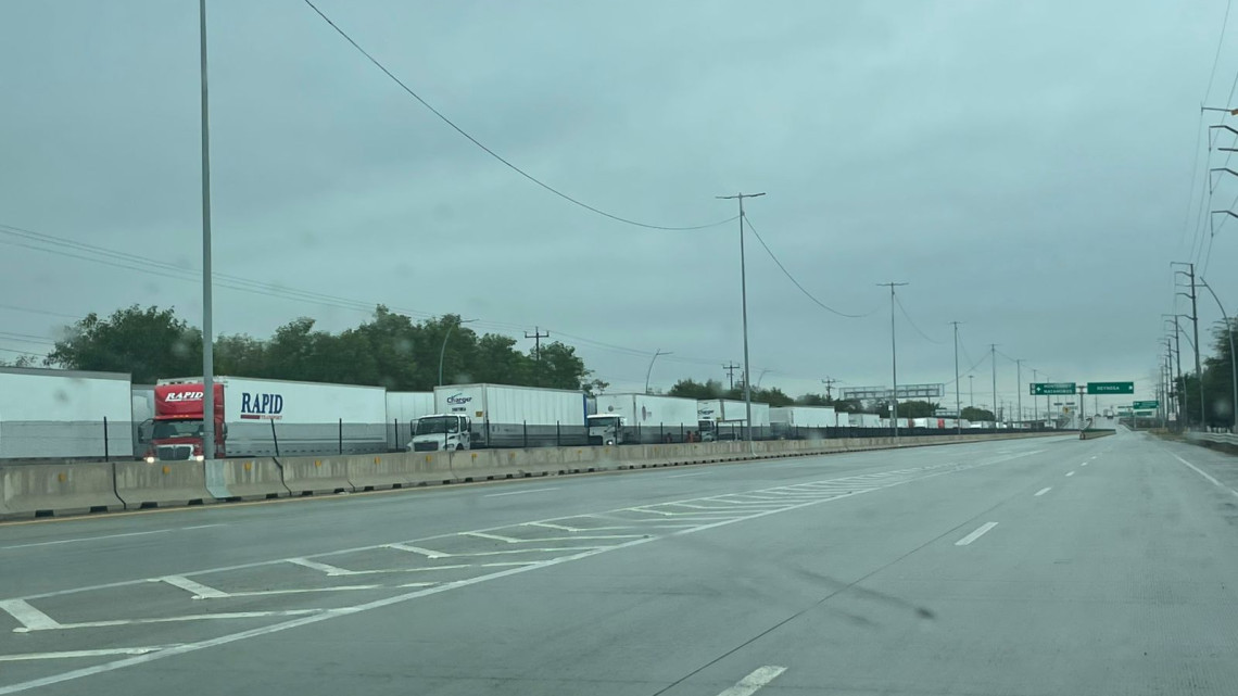 Continúa el bloqueo campesino en el Puente Pharr