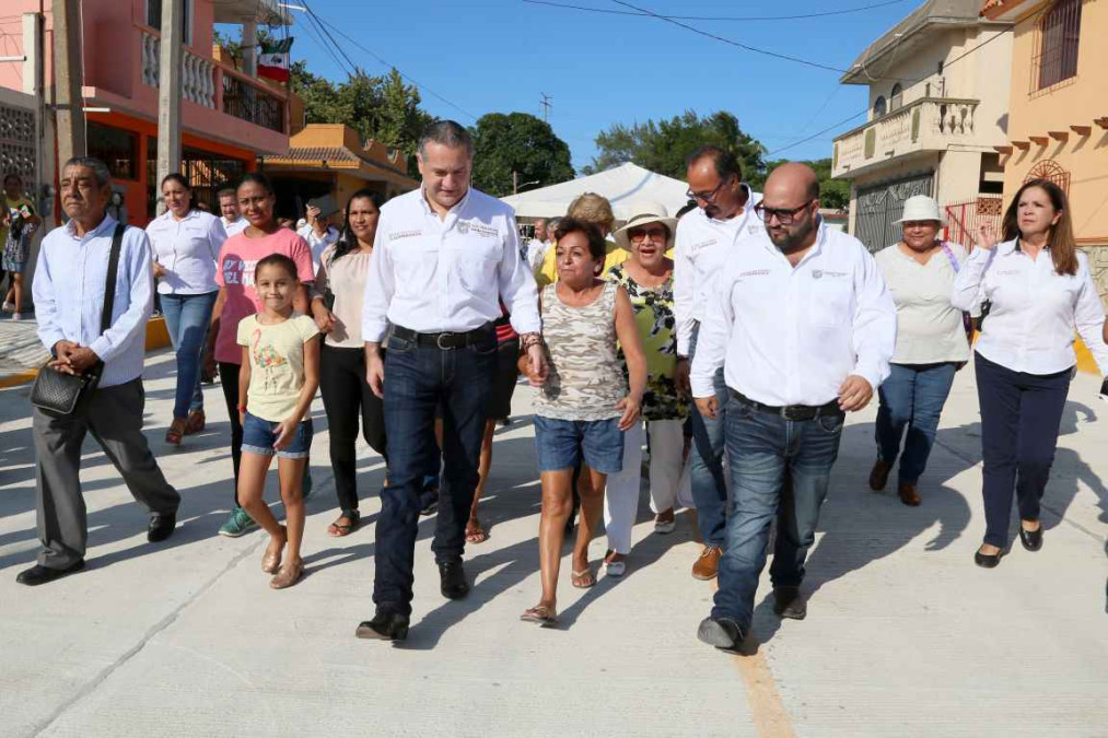 Inauguran vialidades en colonia Hipódromo