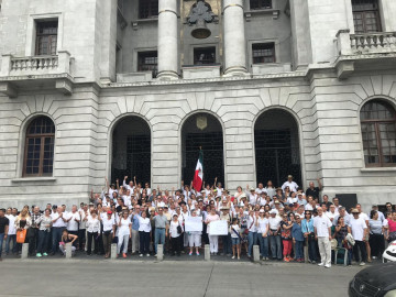 Realizan protesta en contra del gobierno federal 