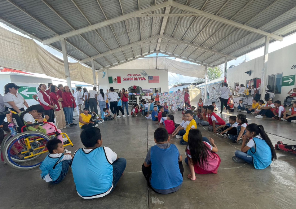 Entre porras y platillos típicos, migrantes celebran su día en Reynosa