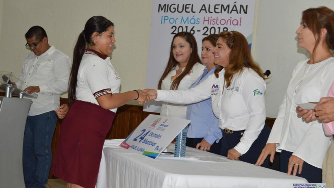 Entrega Rosy estímulos educativos a Pannarti