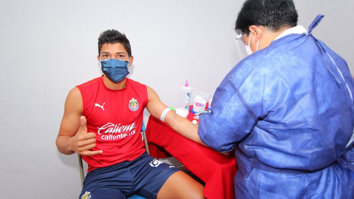 Se realizan jugadores de Chivas pruebas médicas de cara al próximo torneo 