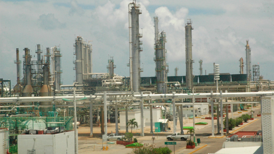 Multan a refinería por incumplimiento de seguridad e higiene 