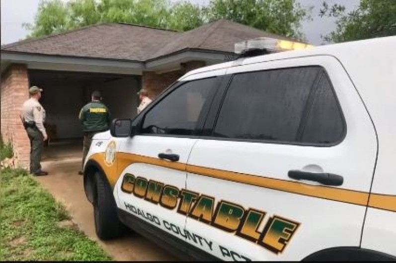 Rescatan a migrantes de casa de seguridad en Edinburg