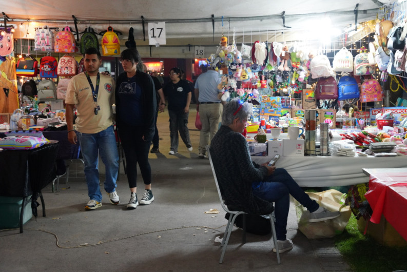 Bazar navideño del Gobierno Municipal reúne a familias y fortalece el emprendimiento local