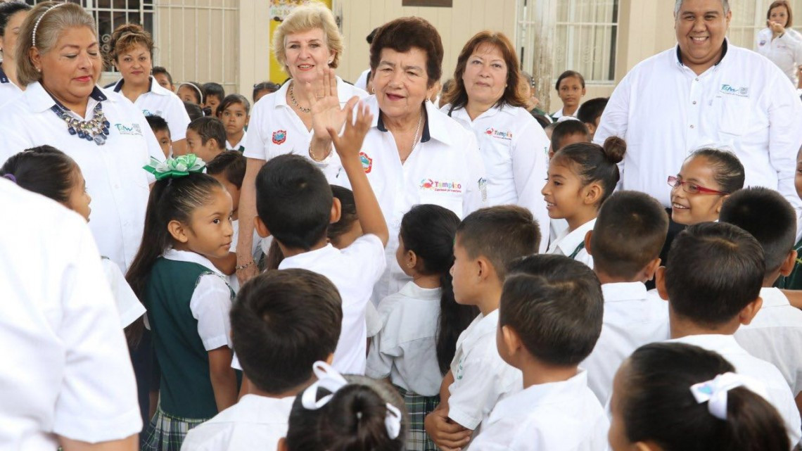 Promueve Alcaldesa valores cívicos entre niños y jóvenes