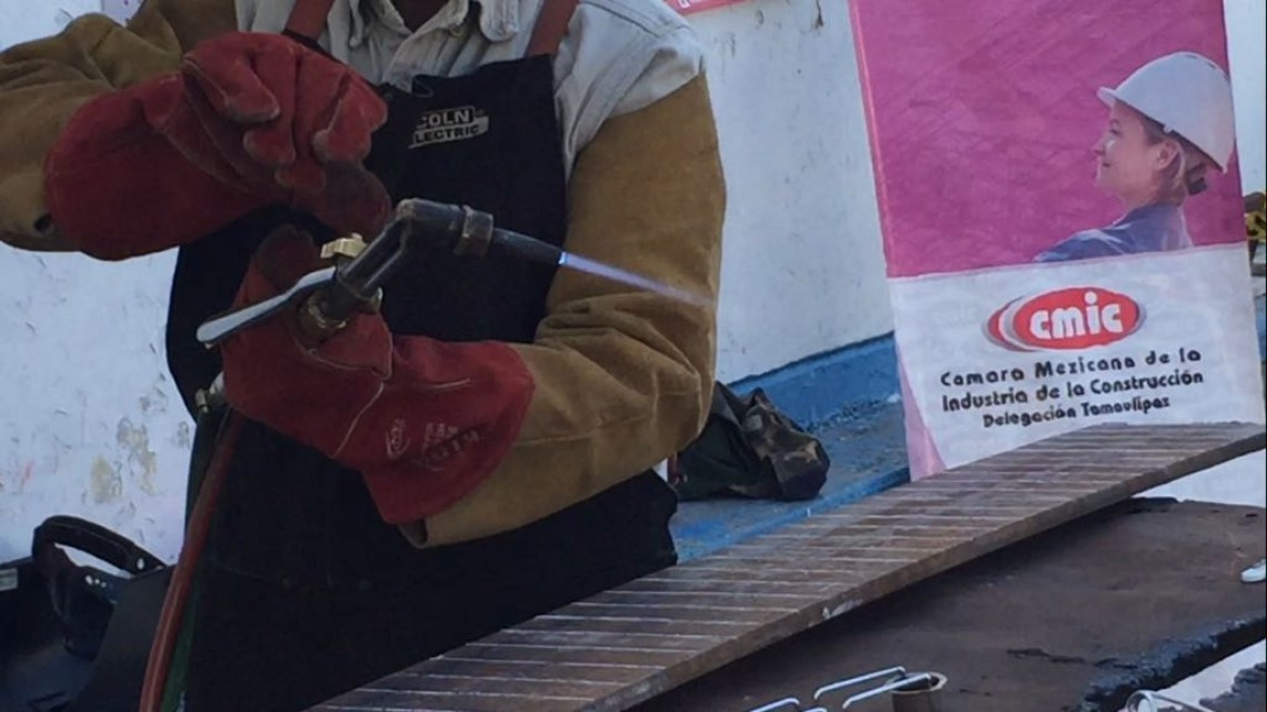 Mujeres son capacitadas para incursionar en el mundo de la construcción