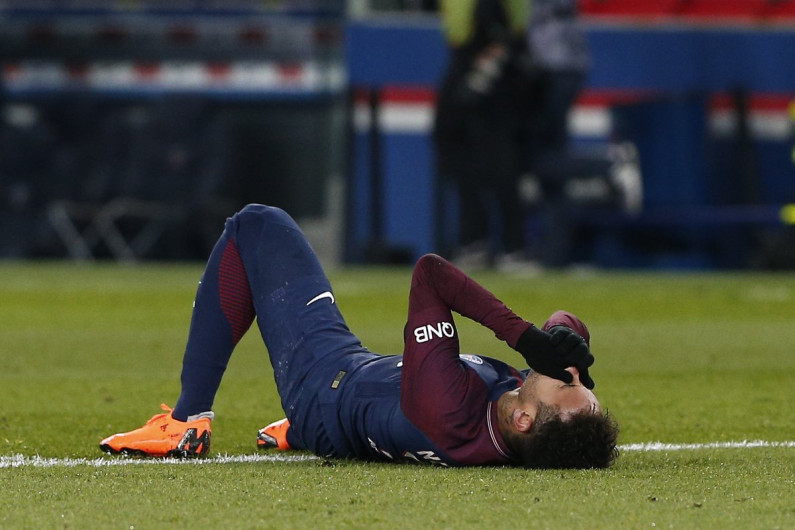 Neymar será operado y no jugará ante el Madrid