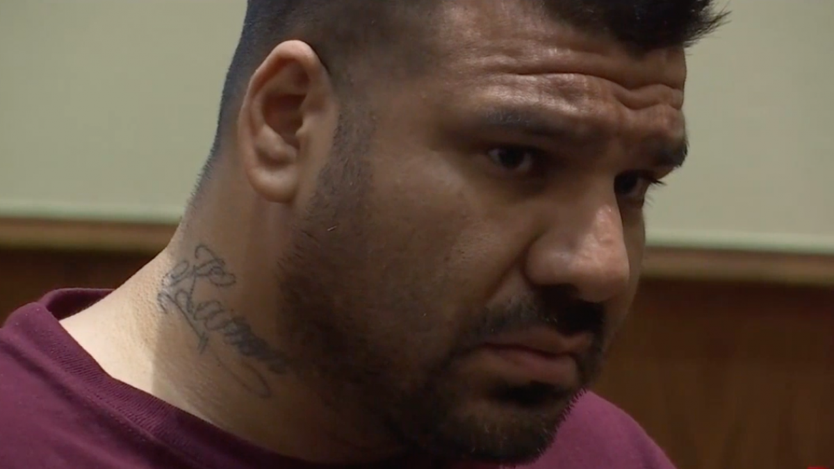 Hombre apuñala 12 veces a su esposa en Mission