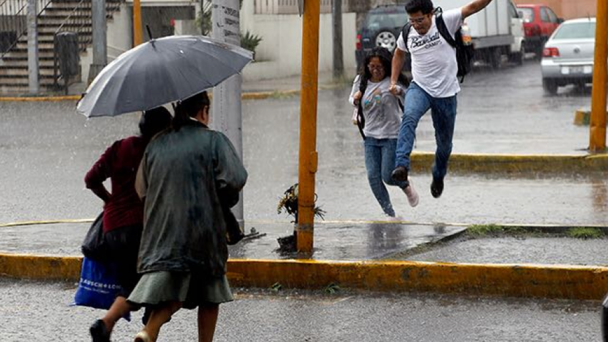 Autoridades en alerta ante posibles fuertes lluvias