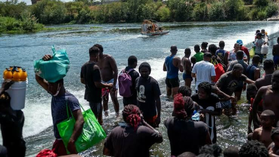Texas pide a Joe Biden emitir declaratoria de emergencia por crisis migratoria