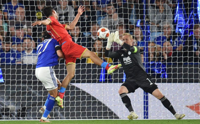 Napoli rescata empate ante el Leicester en EL