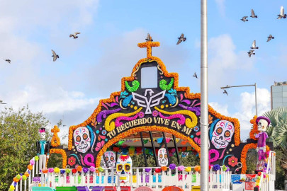 Inauguraron Alcalde y familias reynosenses el Monumental Altar del Día de Muertos