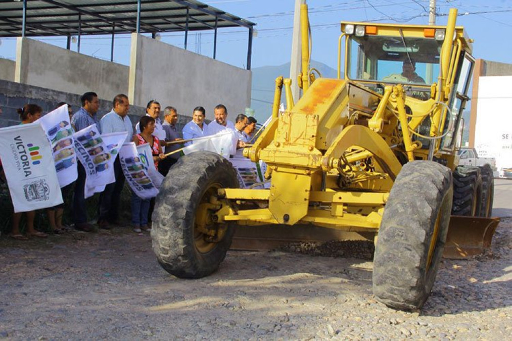 Dan inicio obras de pavimentación