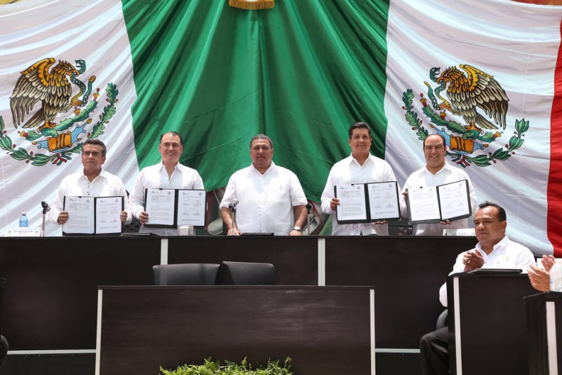 Gobernador es testigo del convenio entre Sebien y el Congreso del Estado 