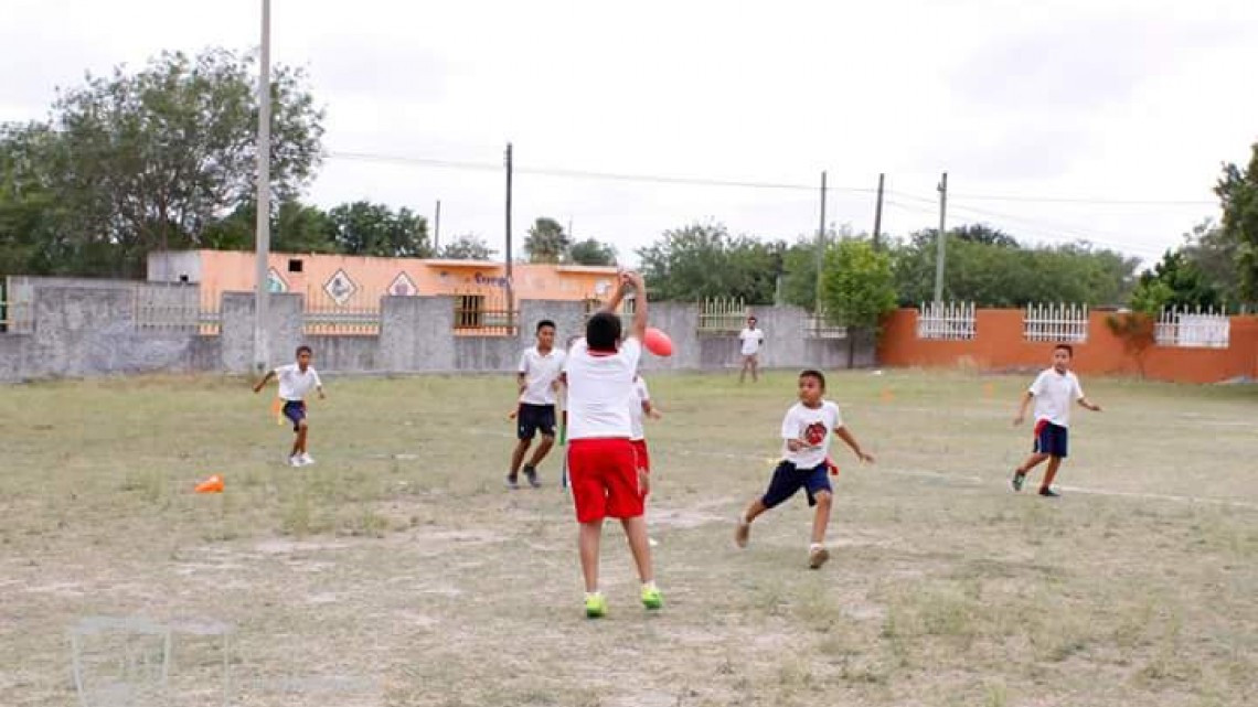 Alcalde supervisa avance de equipos del torneo de Tochito Bandera 2017