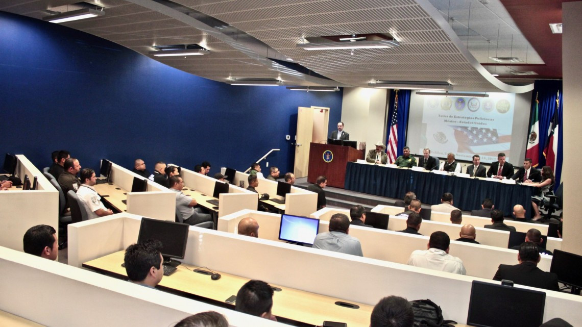 Elementos de seguridad reciben entrenamiento