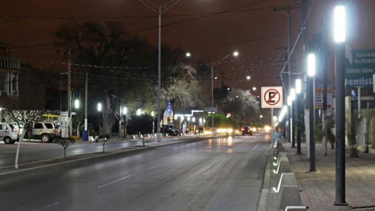 Ayuntamiento continua con renovación de luminarias