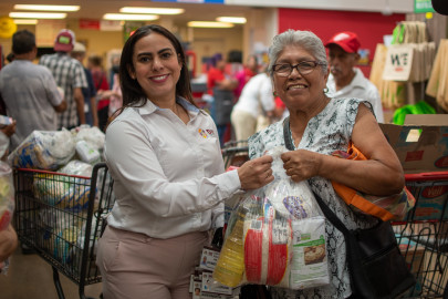 Entrega DIF Reynosa canasta básica a abuelitos empacadores