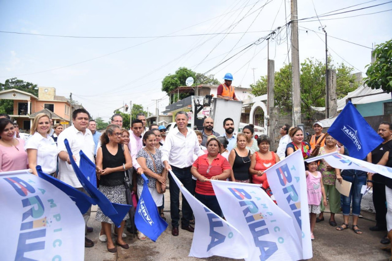 Entrega nuevo paquete de casi 6 mil modernas luminarias cubriendo así el 100% del padrón