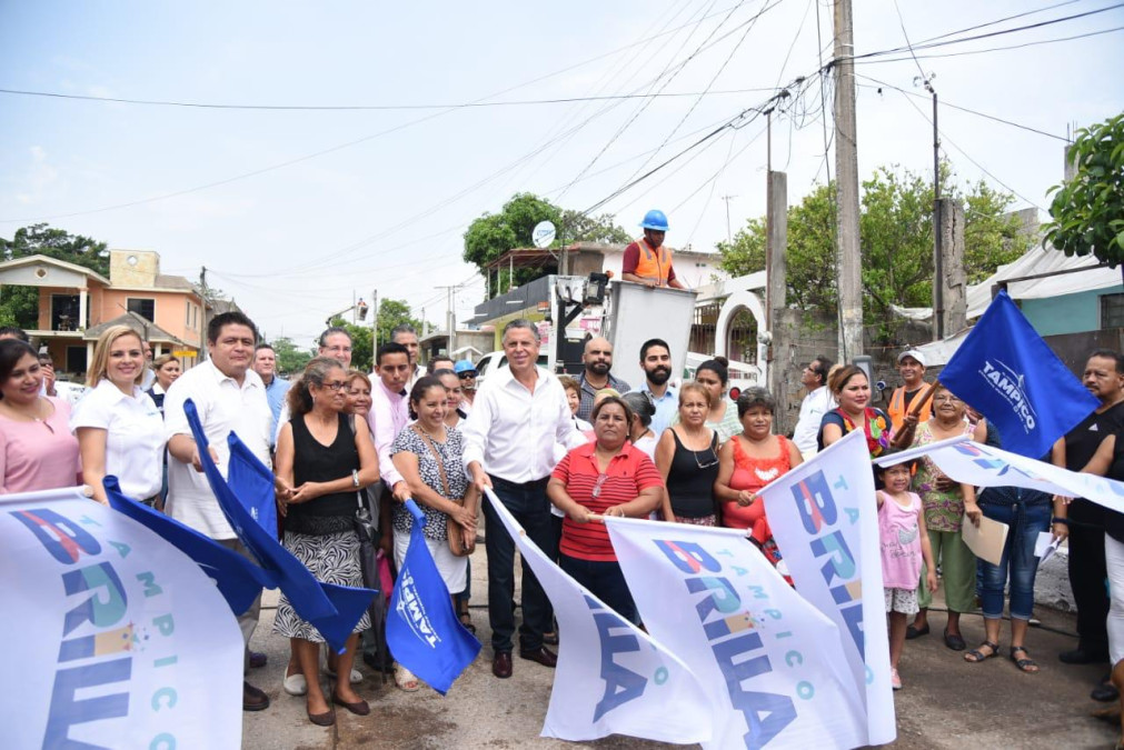 Entrega nuevo paquete de casi 6 mil modernas luminarias cubriendo así el 100% del padrón