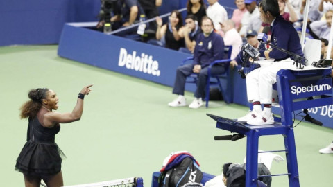 Serena Williams es multada por comportamiento