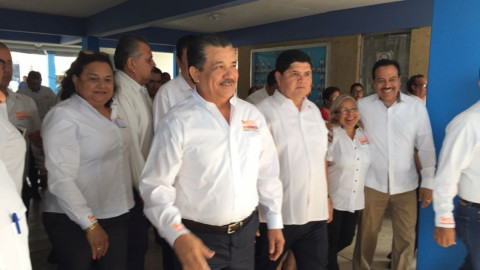 Sindicato de maestros exige solución al rezago en pago a los profesores