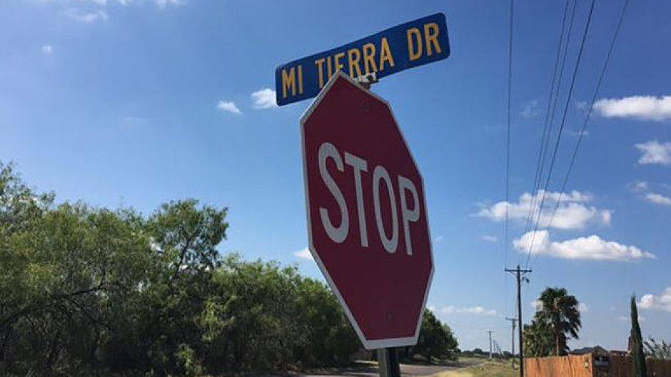 Conductor se da a la fuga tras atropellar a una joven
