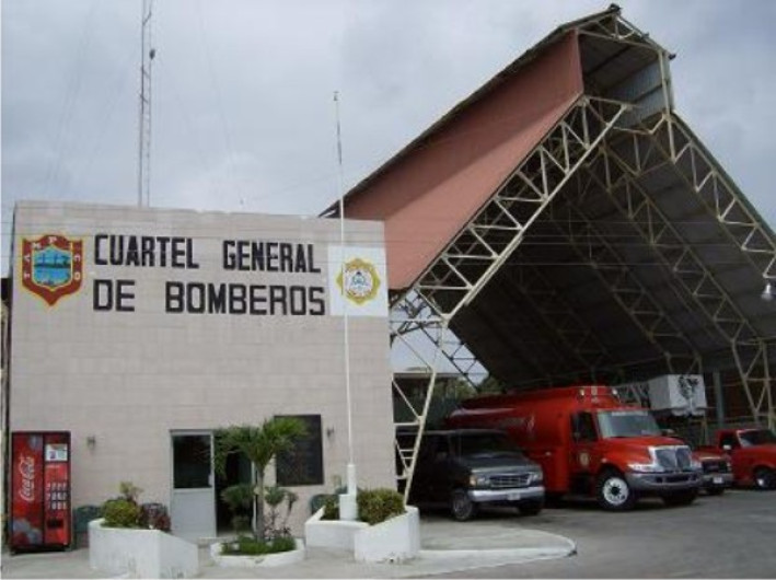 Bomberos de Tampico festejan su día entre carencias