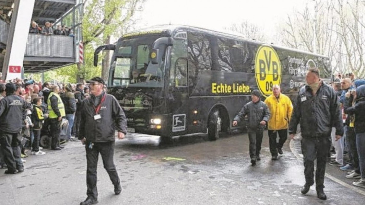 Explosión cerca de autobús del Borussia deja un jugador herido
