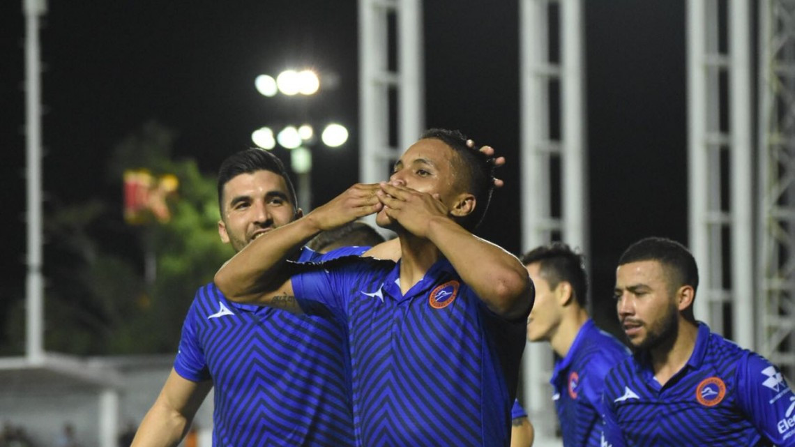 Mineros saca los tres puntos del Marte