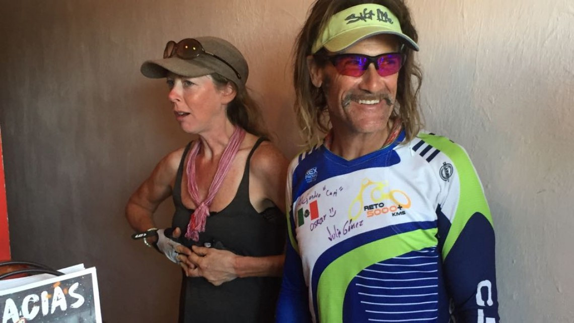 Canadienses recorren el continente americano en bicicleta