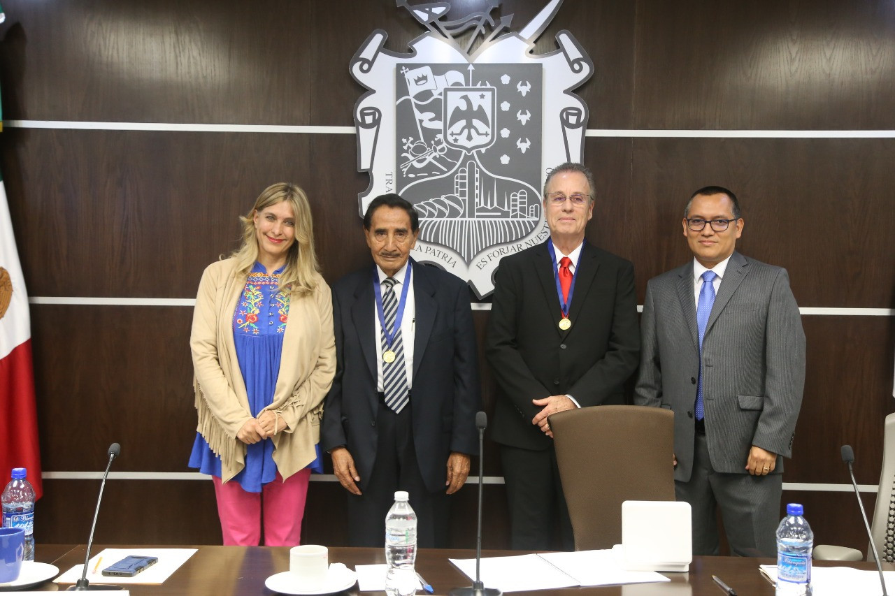 Entregó Maki Ortiz Medalla al Mérito Marte R. Gómez