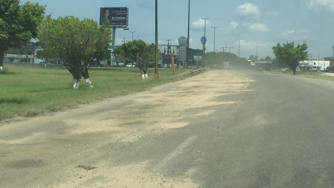 Cierran parcialmente carretera de Altamira, por derrame de combustible