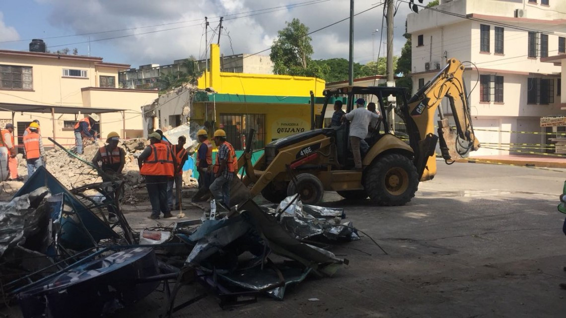 Demuelen construcción donde losa se vino abajo y mató a trabajador
