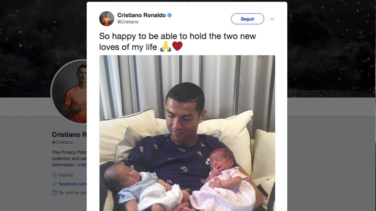 Cristiano Ronaldo presenta a sus mellizos