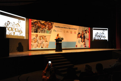 Presenta conferencia Familia con Valores, Hijos con Futuro