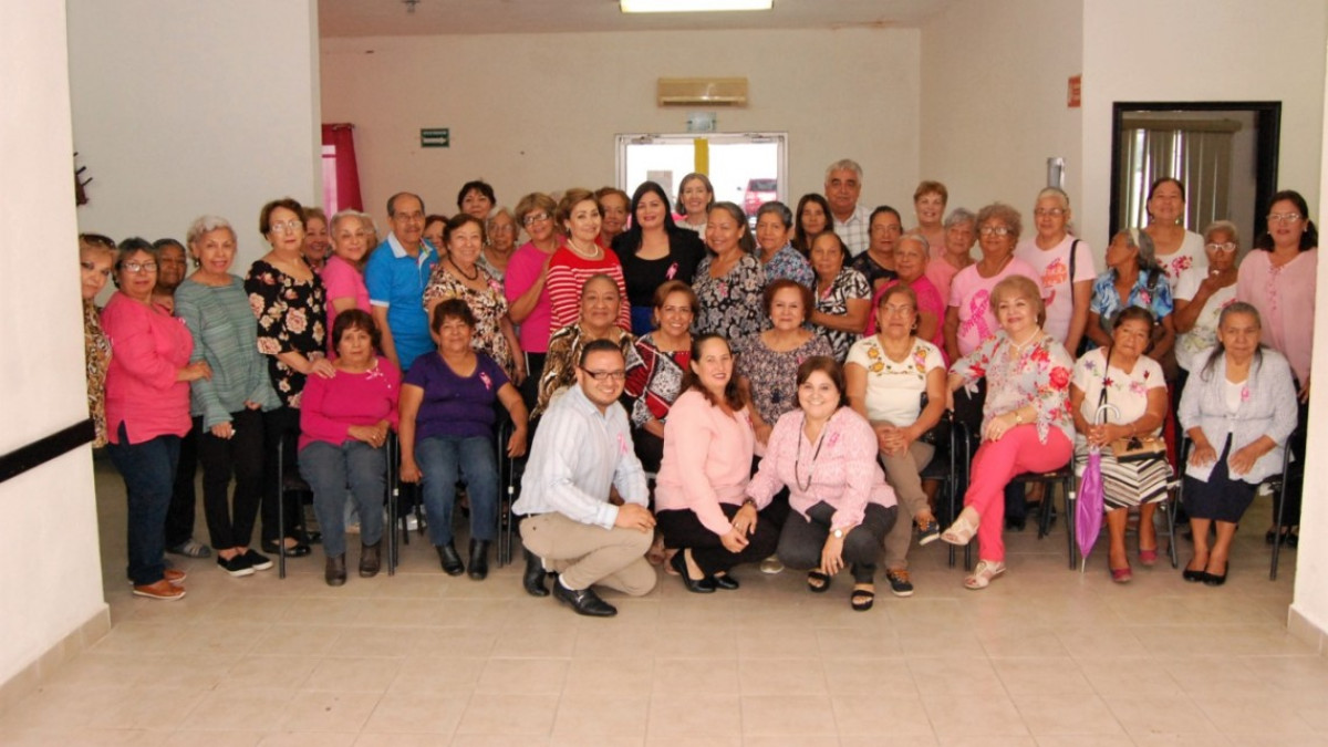 Presidenta del DIF convive y esucha propuestas de adultos mayores 