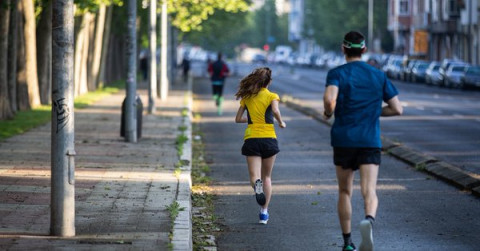 Españoles hacen ejercicio al aire libre luego de siete semanas de encierro