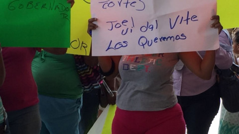 Invasores protestan frente a presidencia, piden apoyo de autoridades municipales