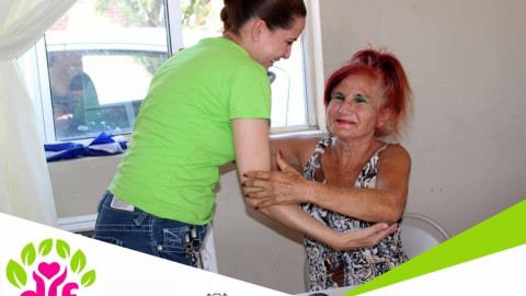 Realizan festejo a abuelitos del mes