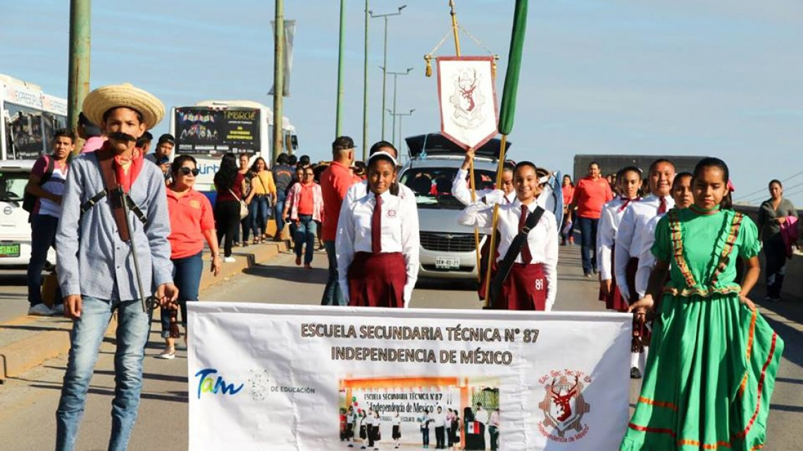 Realizan desfile por 107 Aniversario de la Revolución Mexicana