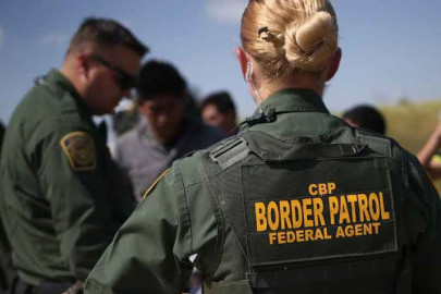 EU cierra centros para procesar migrantes en la frontera debido al poco flujo